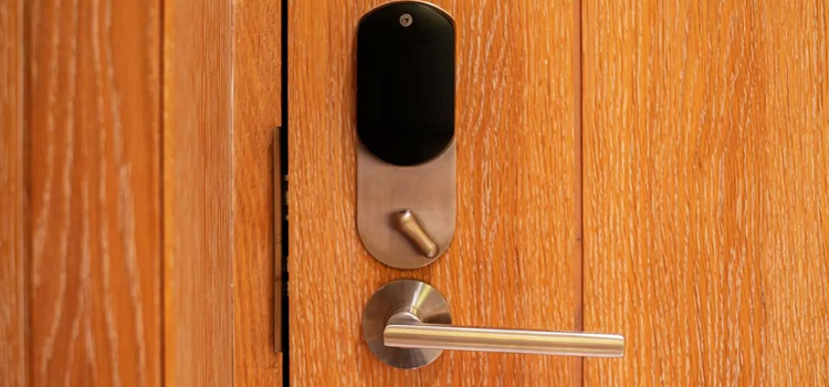 Automatic Locking Door Knob El Rio